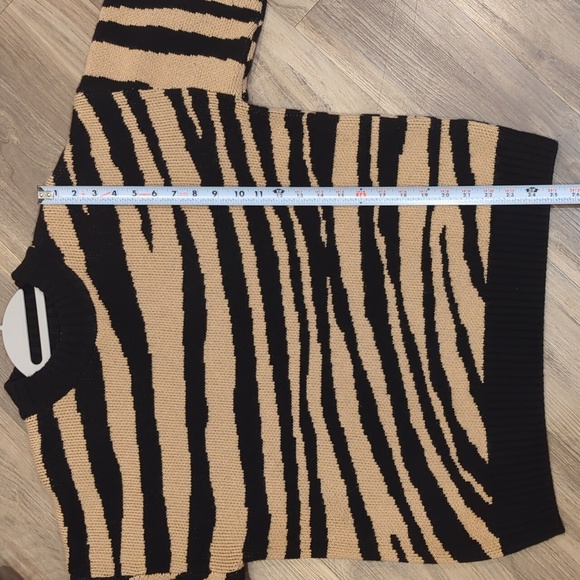 Anine Bing Cheyenne Zebra-Print Cashmere Sweater - Picture 4 of 7